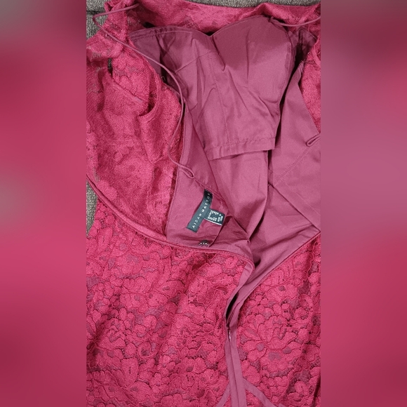 Gorgeous Burgundy Lace Cocktail Dress Sz 12 - Picture 7 of 12